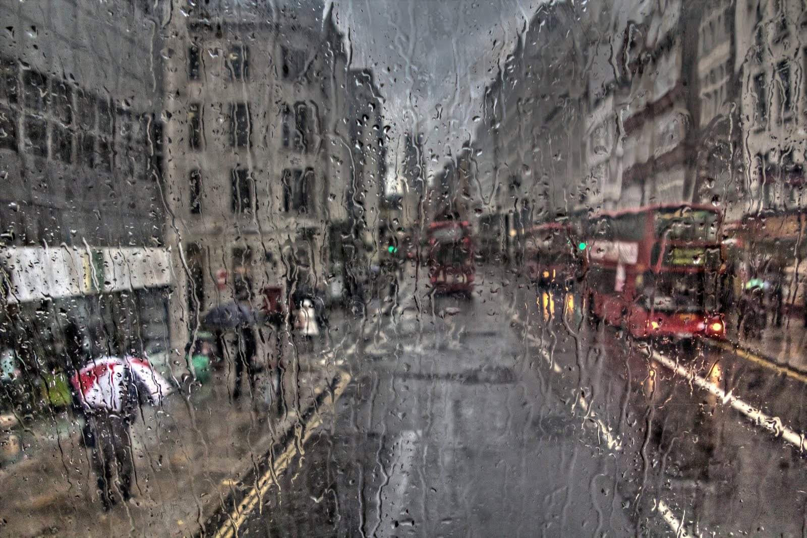 Дождь в лондоне. Дождливый Лондон. Дождливая Англия. Дождь в городе.